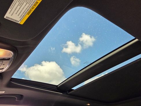 Used 2022 Jeep Grand Cherokee Limited image 19