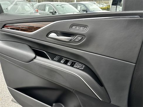 Used 2023 Cadillac Escalade Premium Luxury image 30