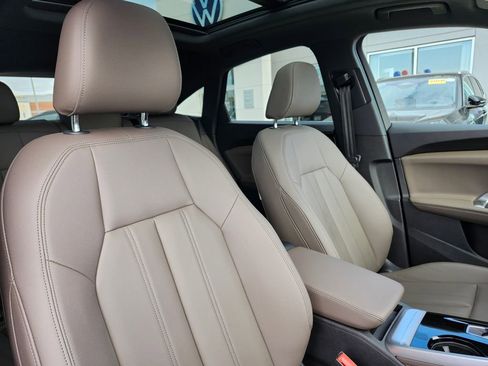 Certified 2025 Audi Q5 Premium w/ Convenience Package image 17