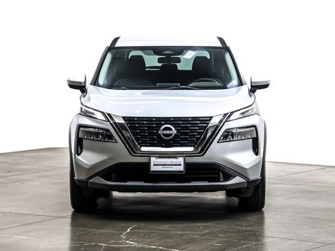 Used 2023 Nissan Rogue SV image 3