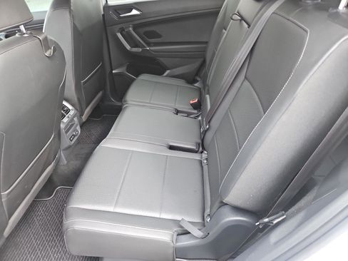 Used 2018 Volkswagen Tiguan SE w/ 3rd Row Seat Package image 20