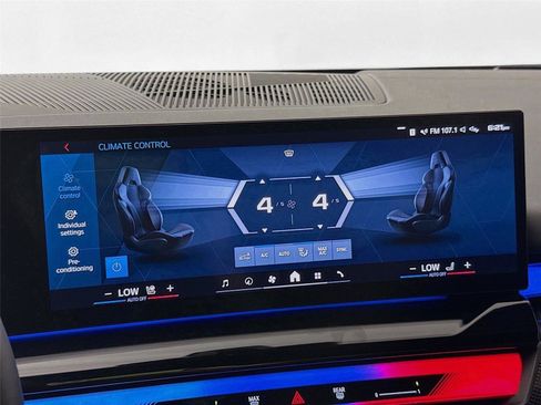 Used 2025 BMW M5 w/ Carbon Package image 16