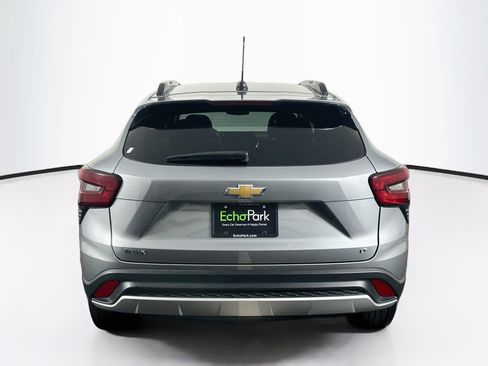 Used 2025 Chevrolet Trax LT FWD image 7