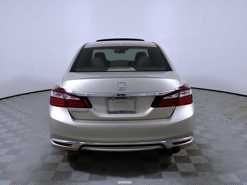 Used 2017 Honda Accord EX image 8