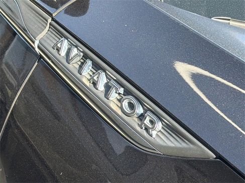 Used 2023 Lincoln Aviator AWD w/ Premium Package image 6