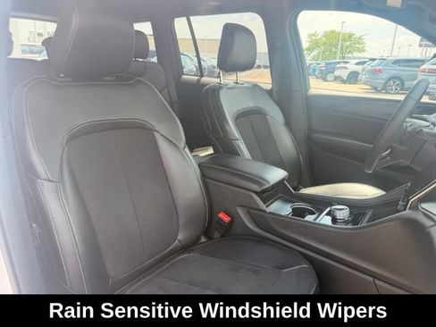 Used 2024 Jeep Grand Cherokee Altitude AWD/4WD image 19