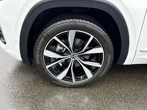 Certified 2025 Volkswagen Atlas Cross Sport SEL Premium R-Line image 10