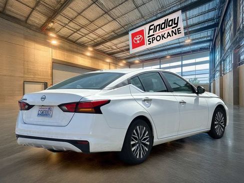 Used 2025 Nissan Altima 2.5 SV FWD image 4