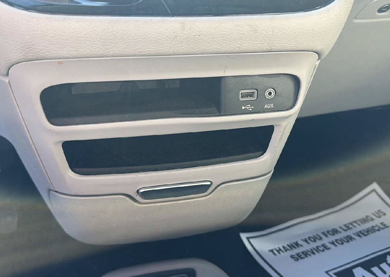 Used 2019 Chrysler Pacifica Limited FWD image 17