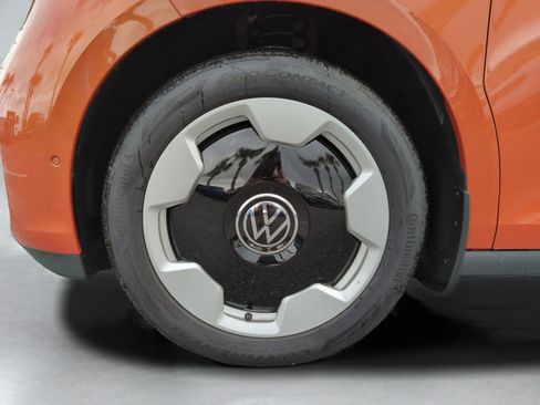 Used 2025 Volkswagen ID. Buzz Pro S Plus RWD image 44
