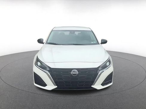 Used 2025 Nissan Altima 2.5 SV FWD image 4