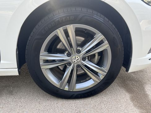 Used 2019 Volkswagen Jetta R-Line FWD image 11