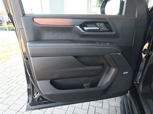 Used 2025 GMC Yukon Denali AWD/4WD image 24