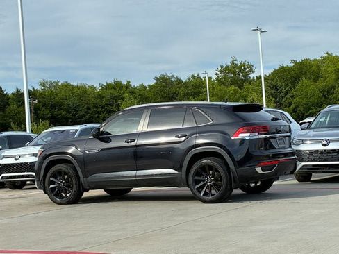 Used 2020 Volkswagen Atlas Cross Sport SE w/ Panoramic Sunroof Package FWD image 4
