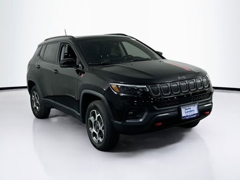 Used 2022 Jeep Compass Trailhawk w/ Trailhawk Elite Group AWD/4WD image 3