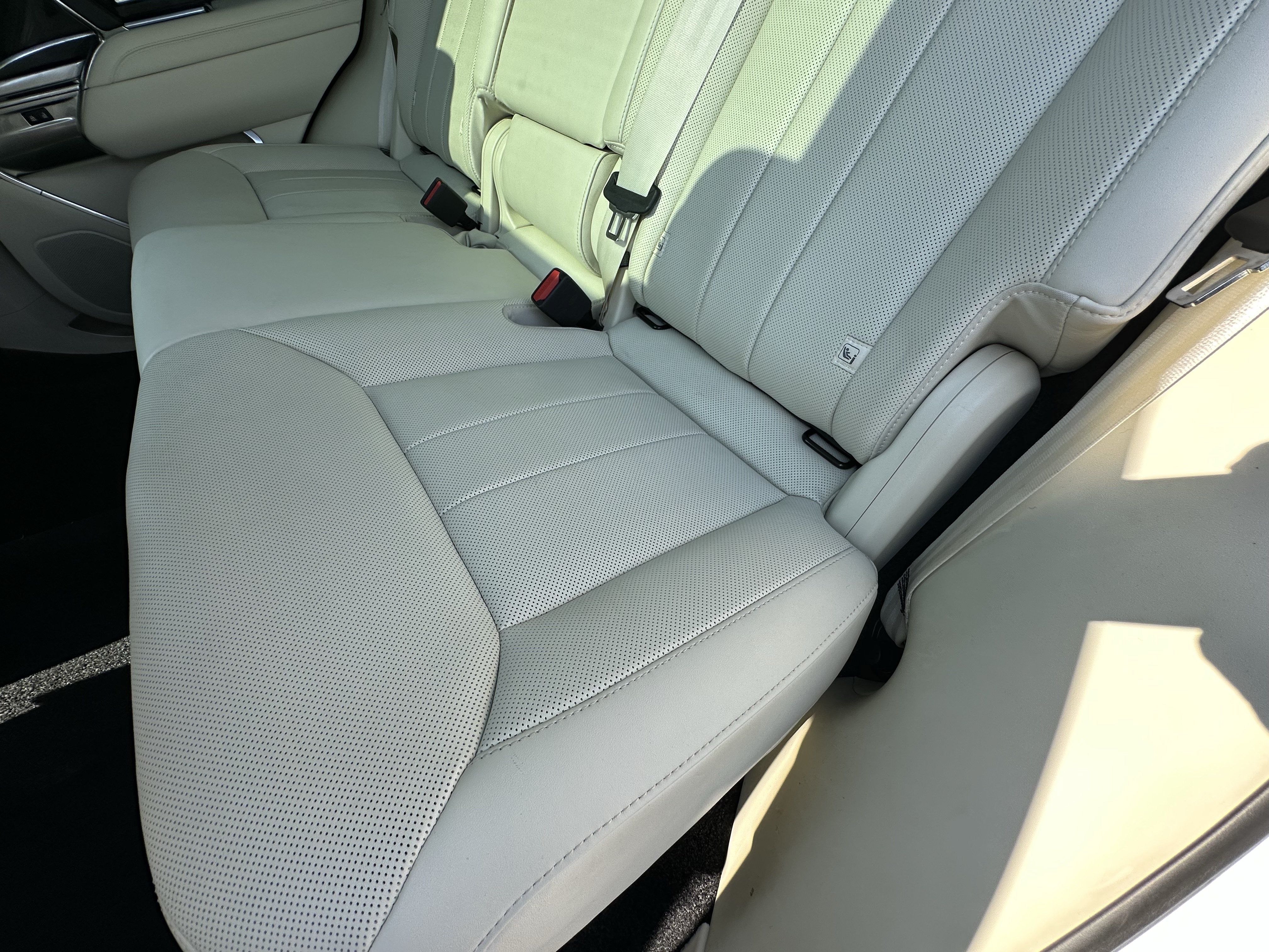 Certified 2025 Land Rover Range Rover SE AWD/4WD image 30