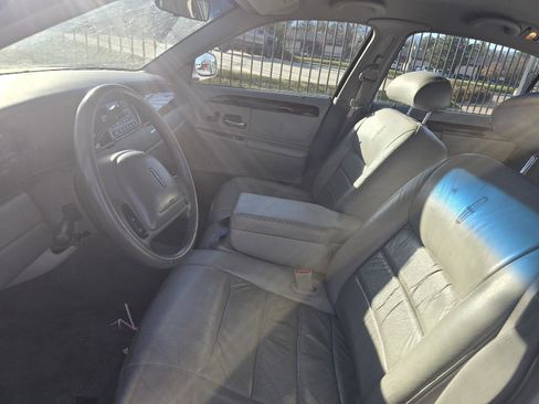 Used 1999 Lincoln Town Car Executive image 4