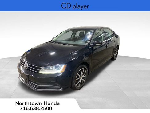 Used 2017 Volkswagen Jetta SE image 5