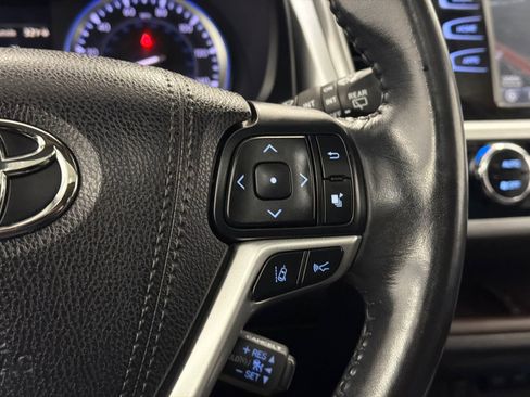 Used 2018 Toyota Highlander XLE image 22