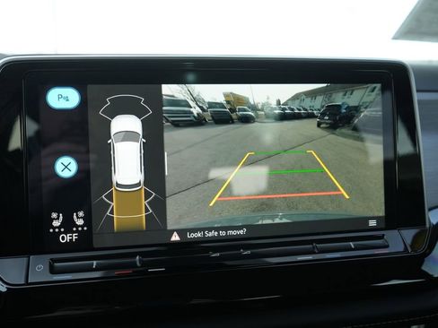 Used 2025 Volkswagen Atlas Cross Sport SE image 38