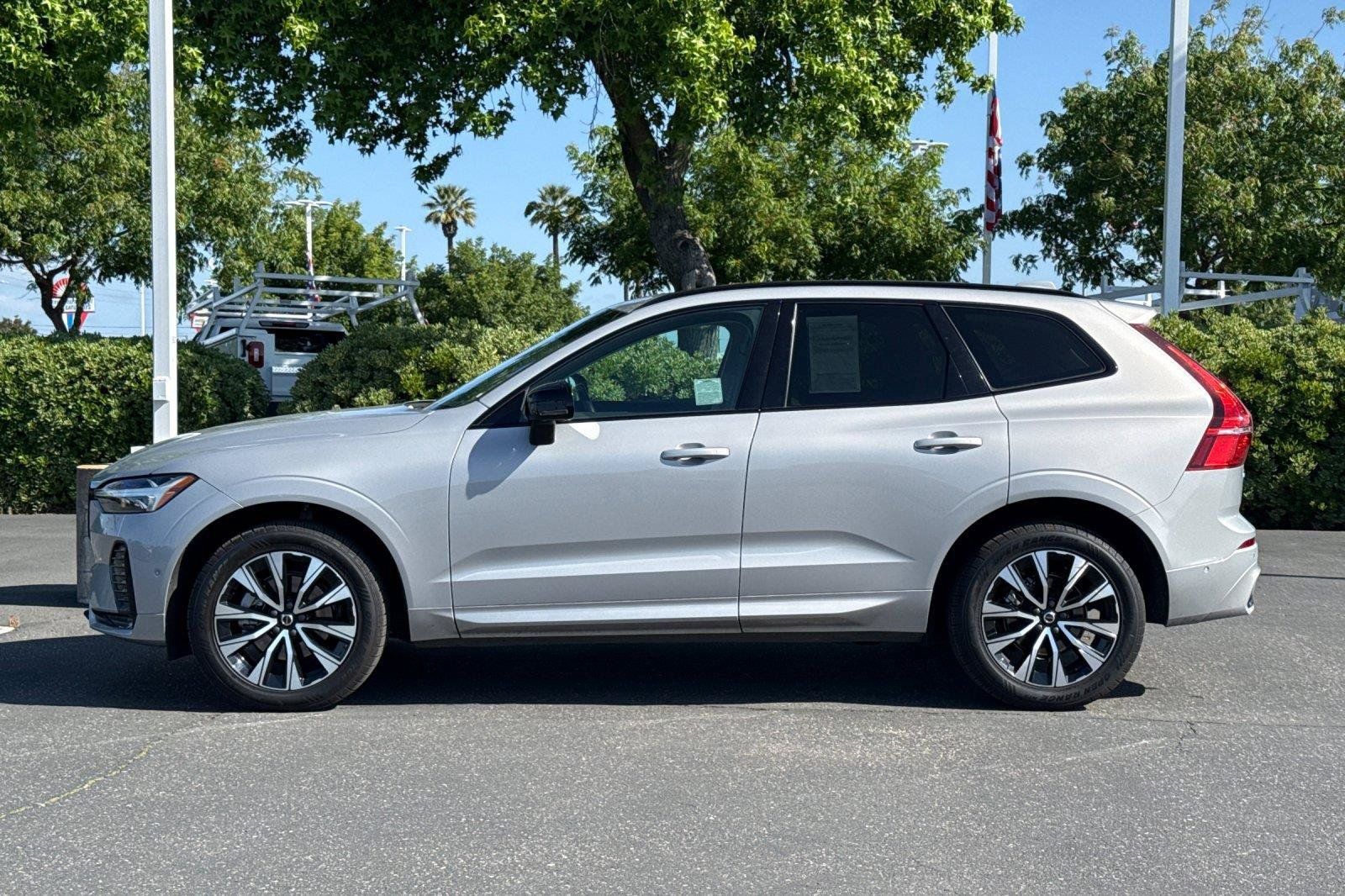 Used 2023 Volvo XC60 B5 Plus AWD/4WD image 7