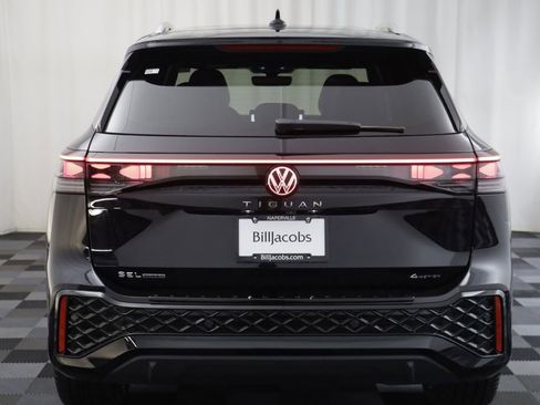 New 2026 Volkswagen Tiguan SEL R-Line AWD/4WD image 18
