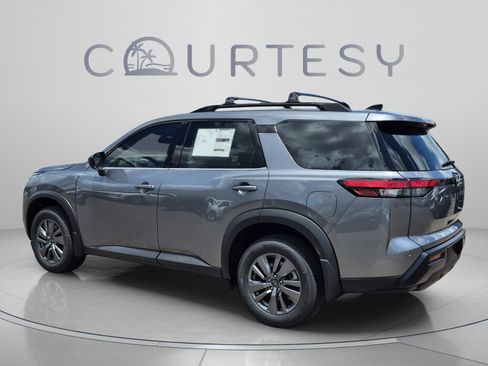 Used 2026 Nissan Pathfinder SV FWD image 5