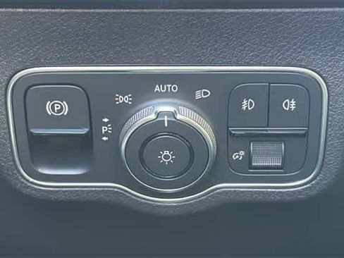 Certified 2025 Mercedes-Benz GLB 250 4MATIC image 17