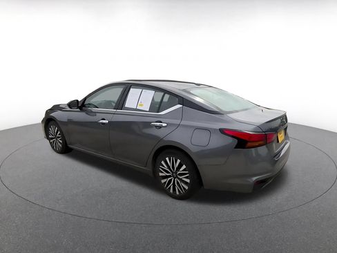 Used 2025 Nissan Altima 2.5 SV FWD image 10