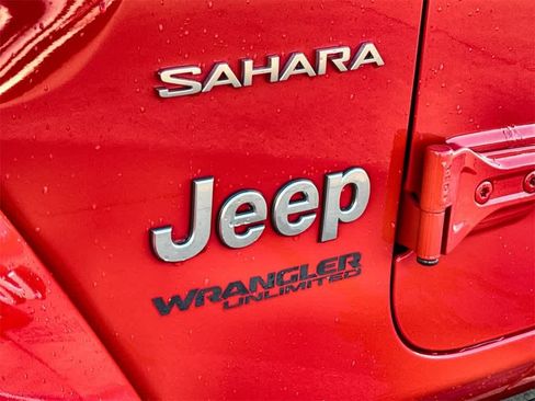 Used 2018 Jeep Wrangler Unlimited Sahara image 8