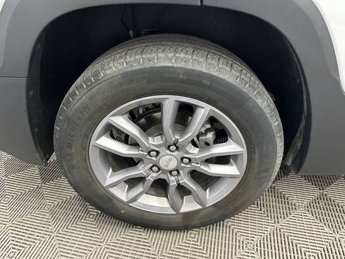 Used 2024 GMC Terrain SLT FWD image 19