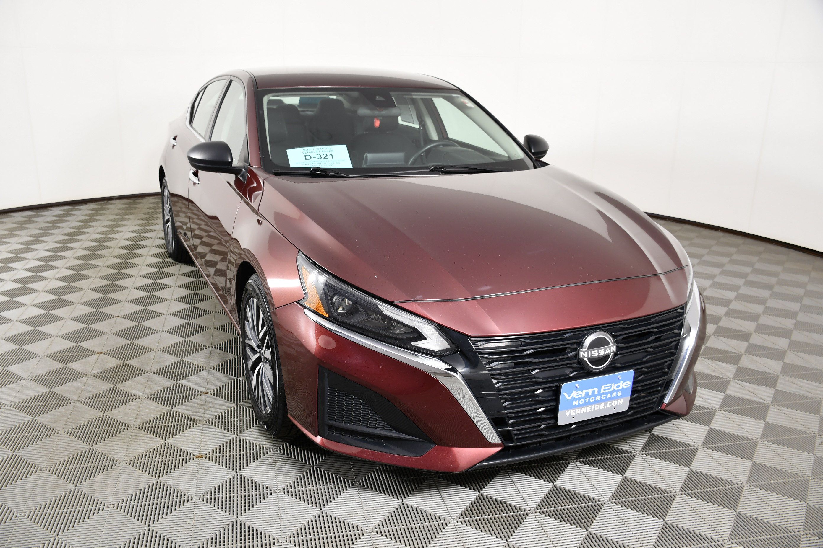 Used 2024 Nissan Altima 2.5 SV FWD image 3