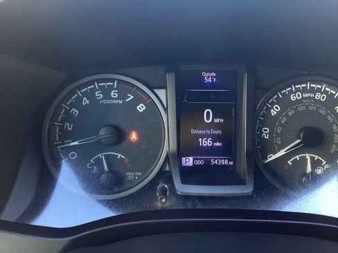 Used 2018 Toyota Tacoma TRD Sport w/ Technology Package image 14