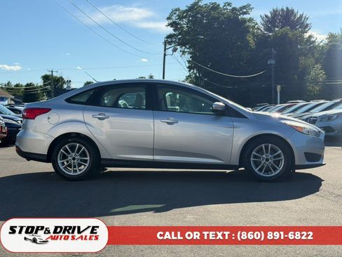 Used 2015 Ford Focus SE FWD image 4