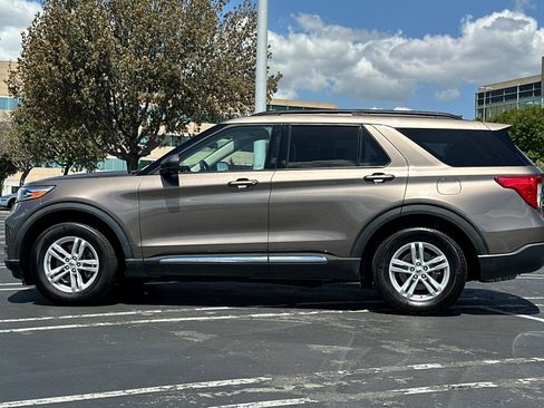 Used 2021 Ford Explorer XLT w/ Equipment Group 202A RWD image 7