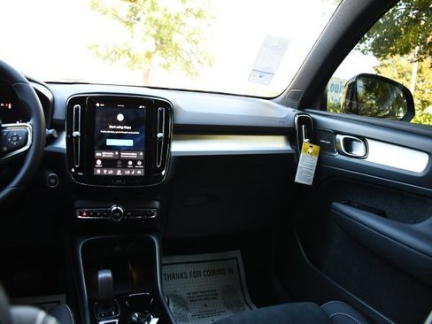 New 2026 Volvo XC40 B5 Ultra w/ Protection Package Premier image 21