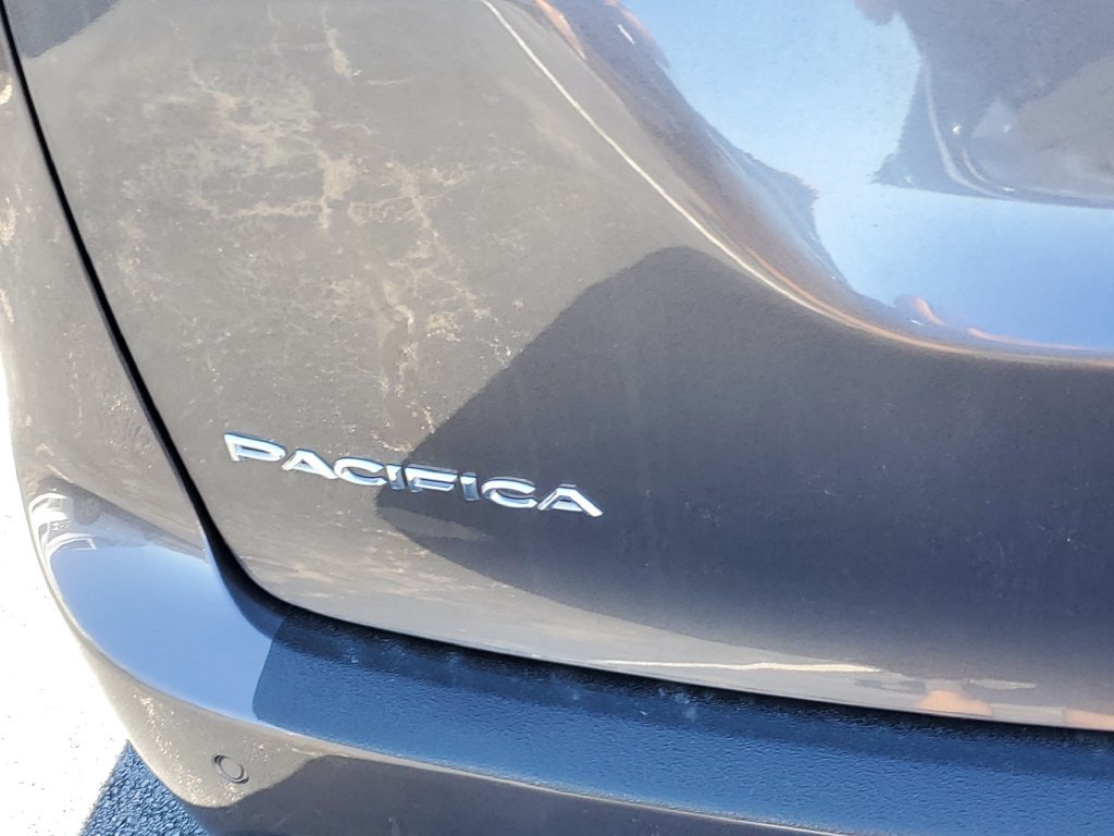 Certified 2023 Chrysler Pacifica Limited FWD image 7