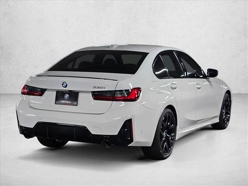 Used 2026 BMW 330i Sedan w/ M Sport Package RWD image 5