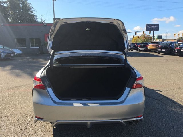 Used 2018 Toyota Camry SE FWD image 11
