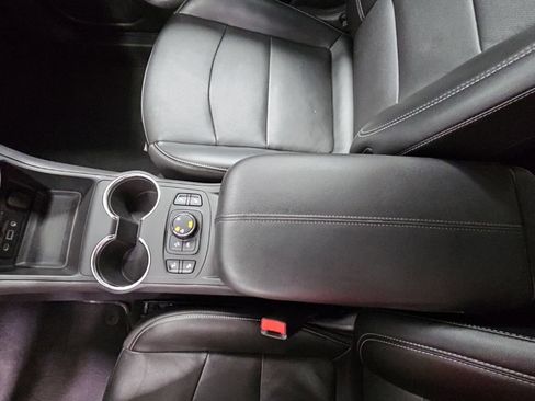 Used 2024 GMC Terrain SLT AWD/4WD image 22
