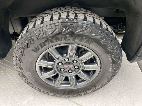 Used 2024 GMC Sierra 1500 AT4X AWD/4WD image 10