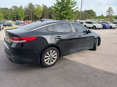 Used 2018 Kia Optima LX w/ 17" Alloy Wheels Package FWD image 4