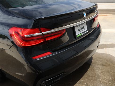 Used 2019 BMW 740i w/ M Sport Package RWD image 53