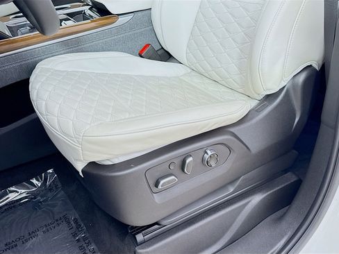 Used 2025 Cadillac Escalade Premium Luxury Platinum image 20