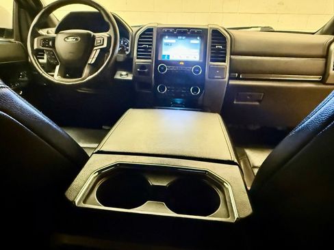 Used 2019 Ford Expedition XLT w/ Equipment Group 202A AWD/4WD image 30