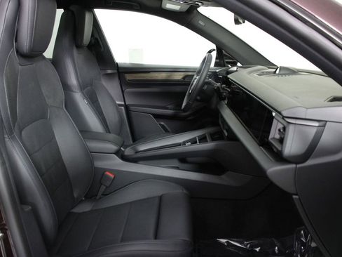 Certified 2025 Porsche Macan Electric RWD image 29