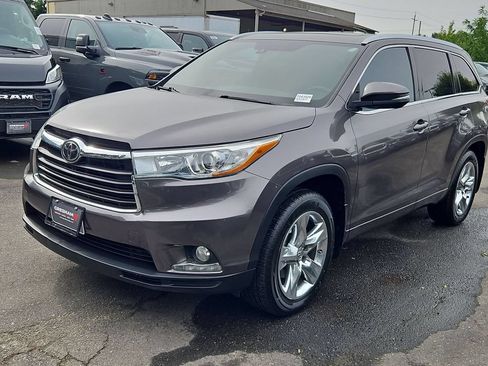 Used 2014 Toyota Highlander Limited Platinum AWD/4WD image 3