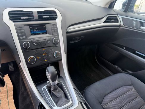 Used 2016 Ford Fusion SE FWD image 12