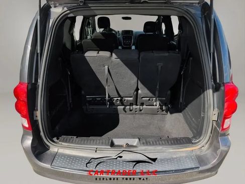 Used 2018 Dodge Grand Caravan SE FWD image 16