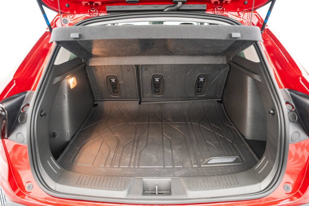 New 2026 Chevrolet Trax LT w/ Sunroof Package FWD image 11